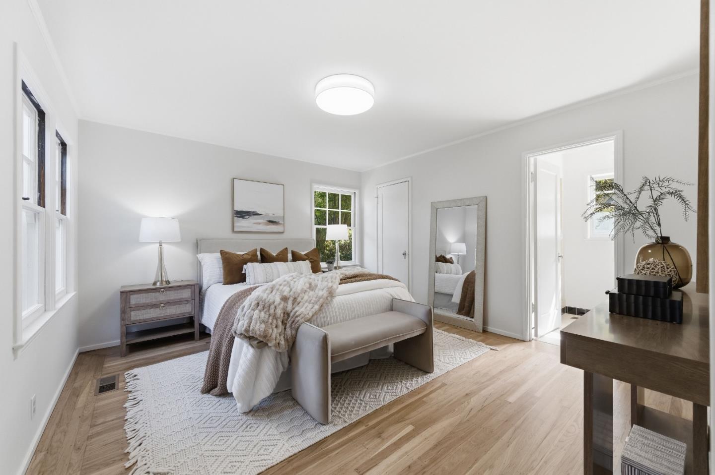 Detail Gallery Image 13 of 46 For 415 Oak Ct, Menlo Park,  CA 94025 - 5 Beds | 3 Baths