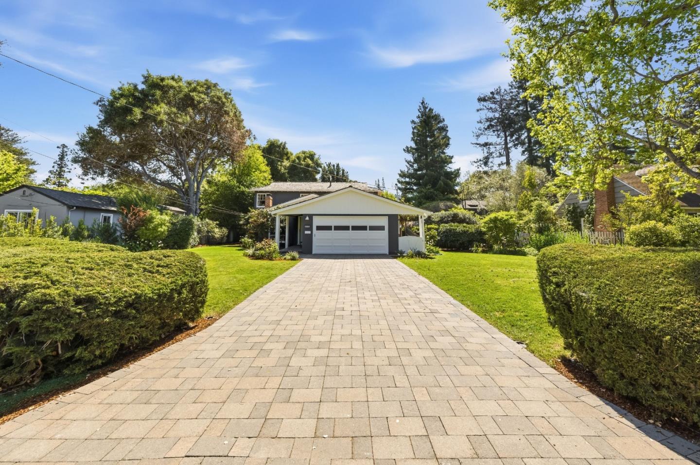 Detail Gallery Image 2 of 46 For 415 Oak Ct, Menlo Park,  CA 94025 - 5 Beds | 3 Baths