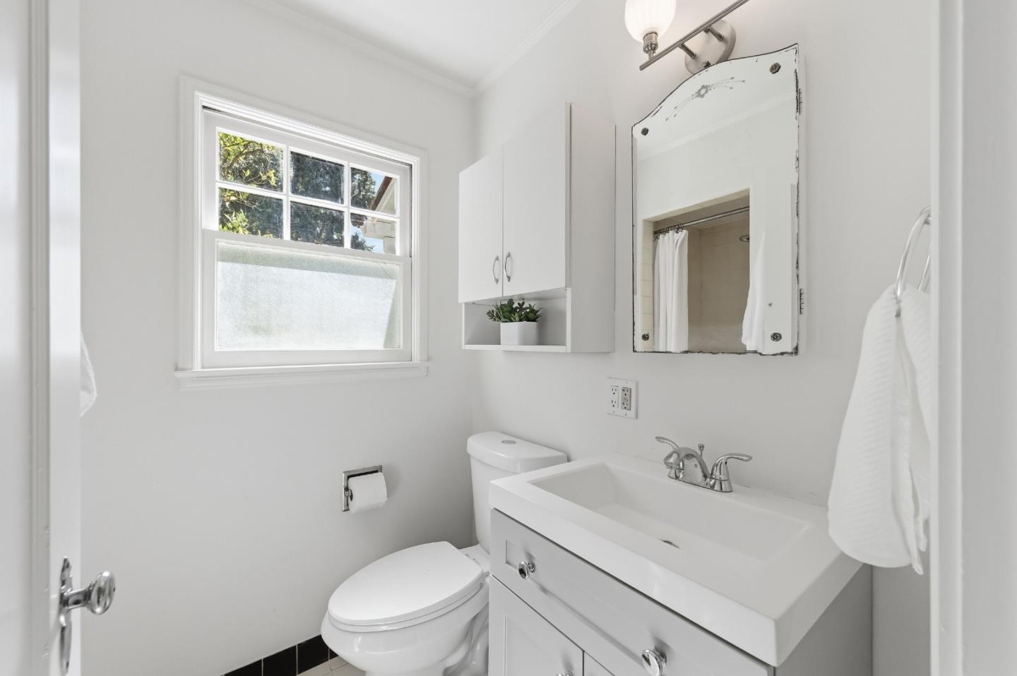 Detail Gallery Image 26 of 46 For 415 Oak Ct, Menlo Park,  CA 94025 - 5 Beds | 3 Baths