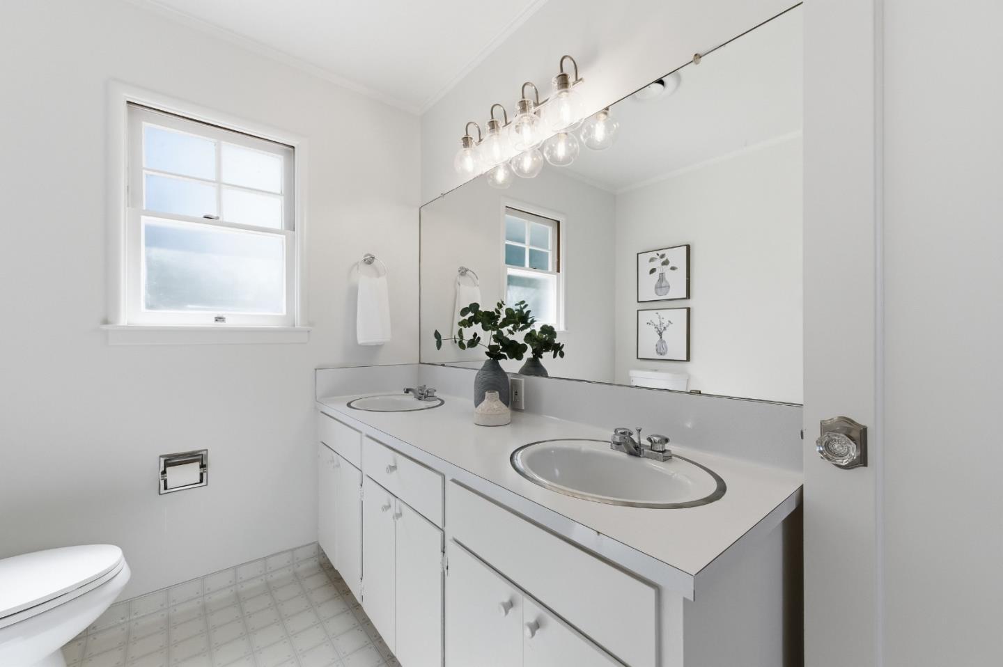 Detail Gallery Image 29 of 46 For 415 Oak Ct, Menlo Park,  CA 94025 - 5 Beds | 3 Baths