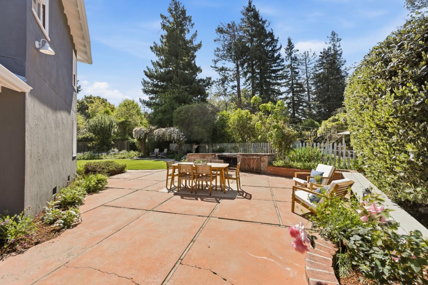 Detail Gallery Image 30 of 46 For 415 Oak Ct, Menlo Park,  CA 94025 - 5 Beds | 3 Baths