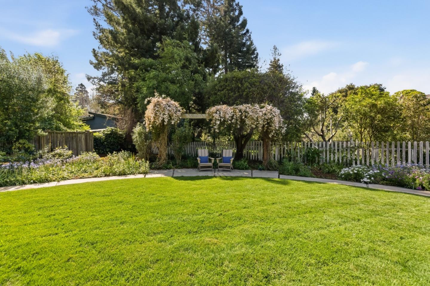 Detail Gallery Image 33 of 46 For 415 Oak Ct, Menlo Park,  CA 94025 - 5 Beds | 3 Baths