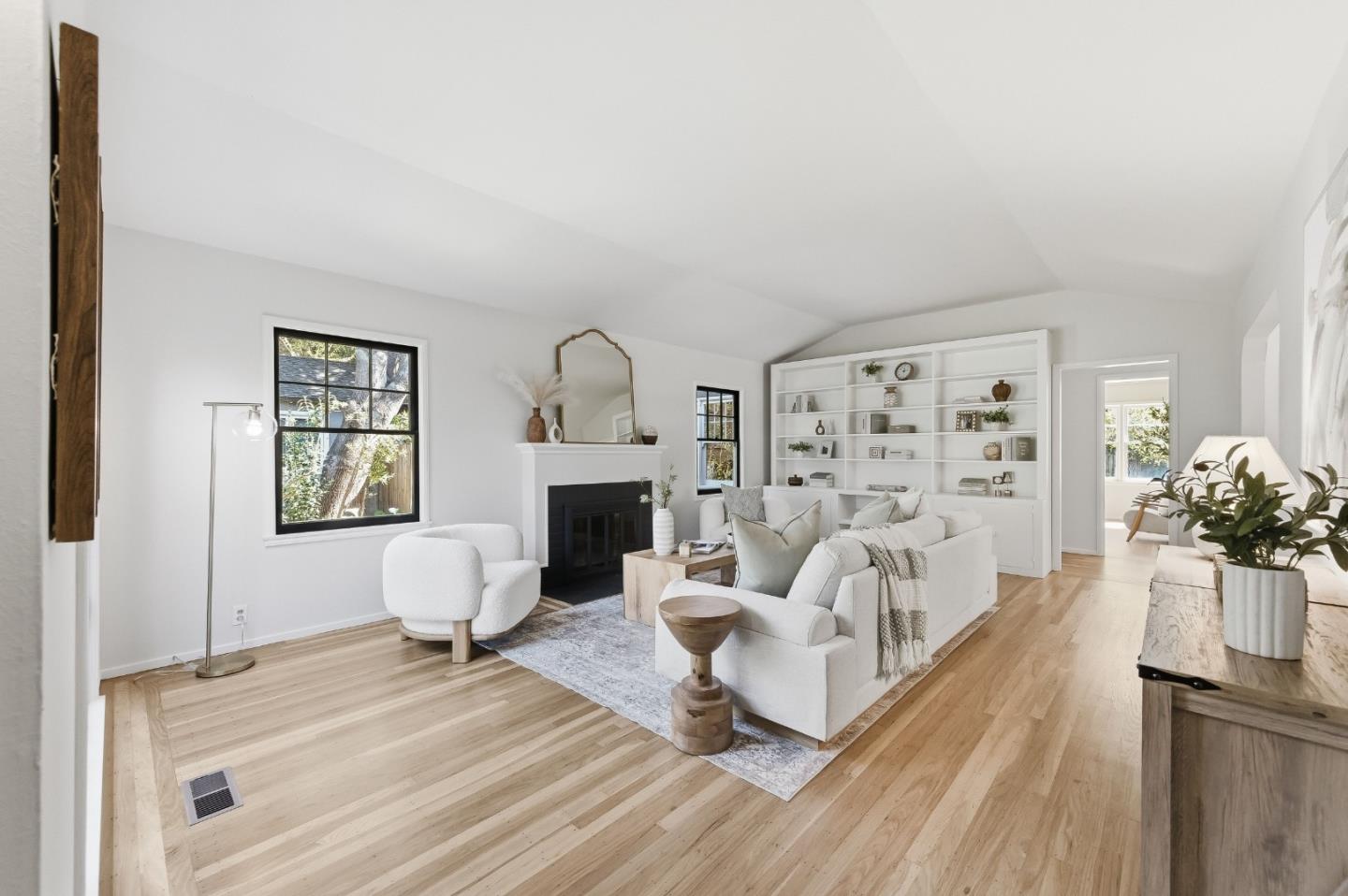 Detail Gallery Image 4 of 46 For 415 Oak Ct, Menlo Park,  CA 94025 - 5 Beds | 3 Baths