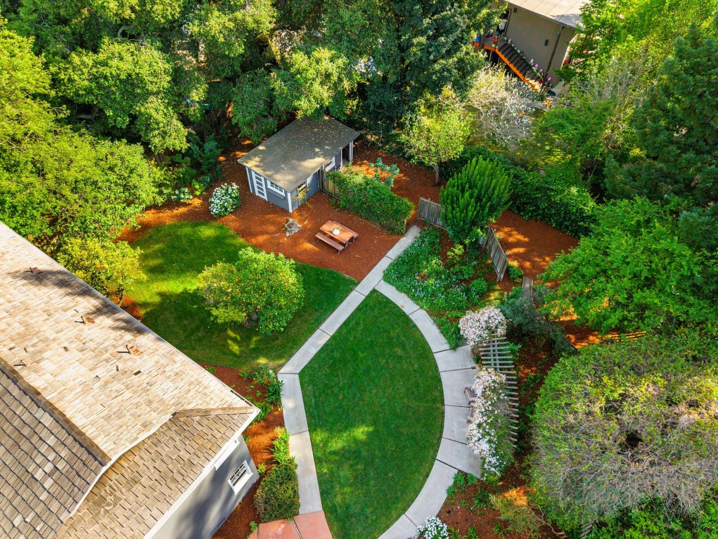 Detail Gallery Image 40 of 46 For 415 Oak Ct, Menlo Park,  CA 94025 - 5 Beds | 3 Baths