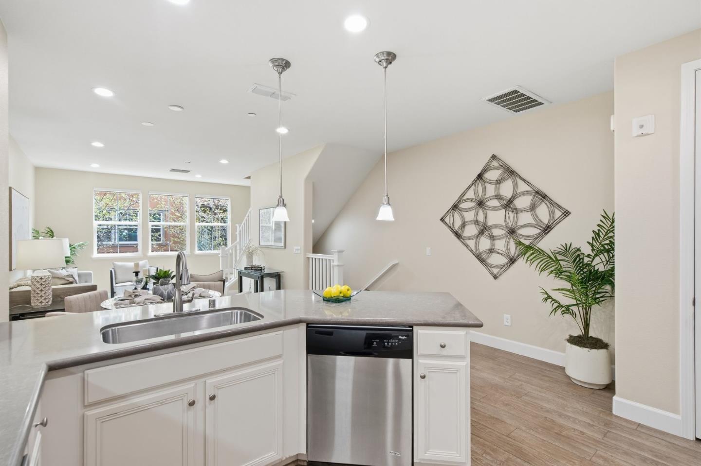 Detail Gallery Image 6 of 27 For 478 Rialto Pl, San Jose,  CA 95128 - 3 Beds | 3 Baths