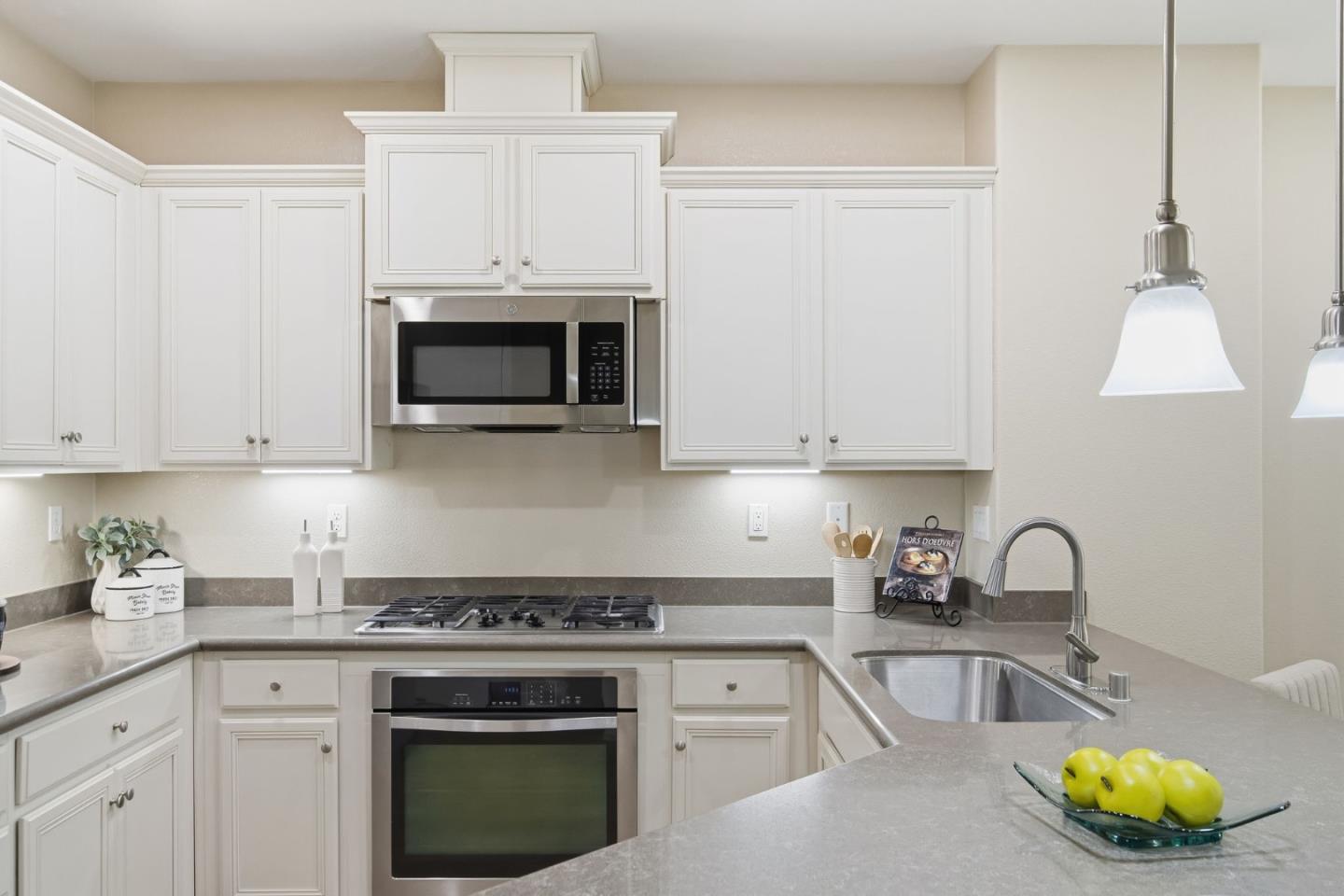 Detail Gallery Image 7 of 27 For 478 Rialto Pl, San Jose,  CA 95128 - 3 Beds | 3 Baths