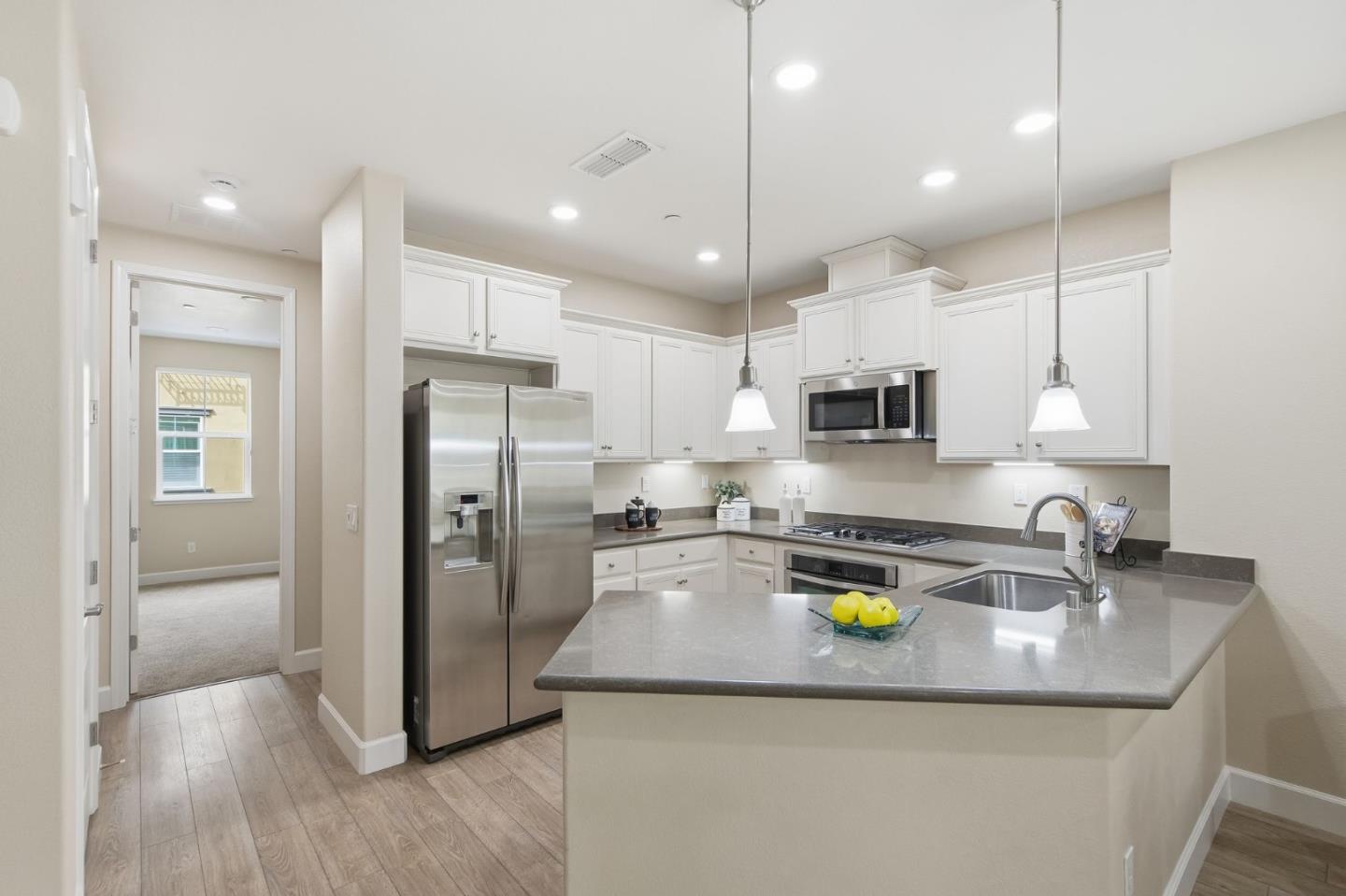 Detail Gallery Image 8 of 27 For 478 Rialto Pl, San Jose,  CA 95128 - 3 Beds | 3 Baths