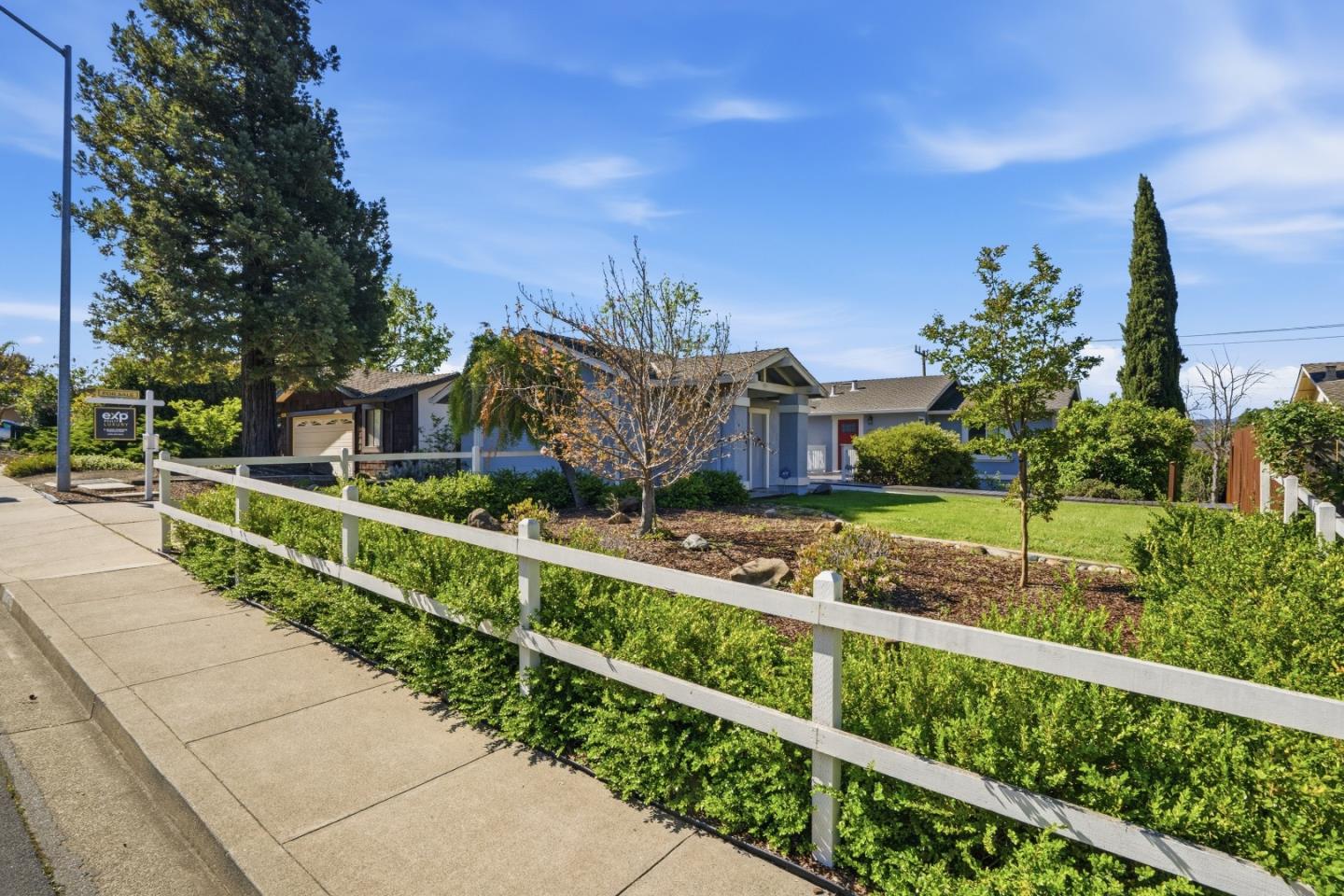 Detail Gallery Image 2 of 38 For 7516 Stagecoach Rd, Dublin,  CA 94568 - 3 Beds | 2/1 Baths