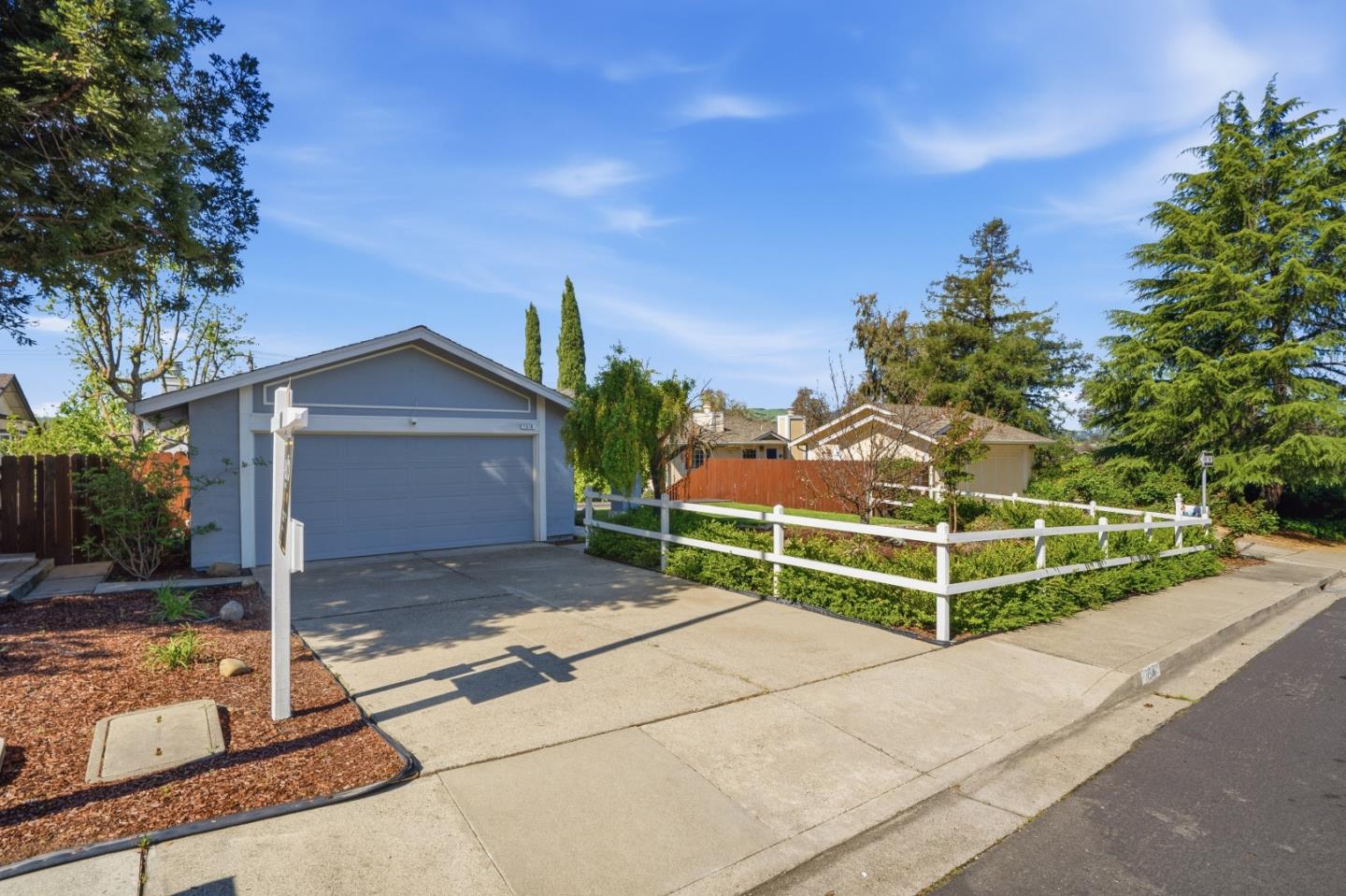 Detail Gallery Image 3 of 38 For 7516 Stagecoach Rd, Dublin,  CA 94568 - 3 Beds | 2/1 Baths