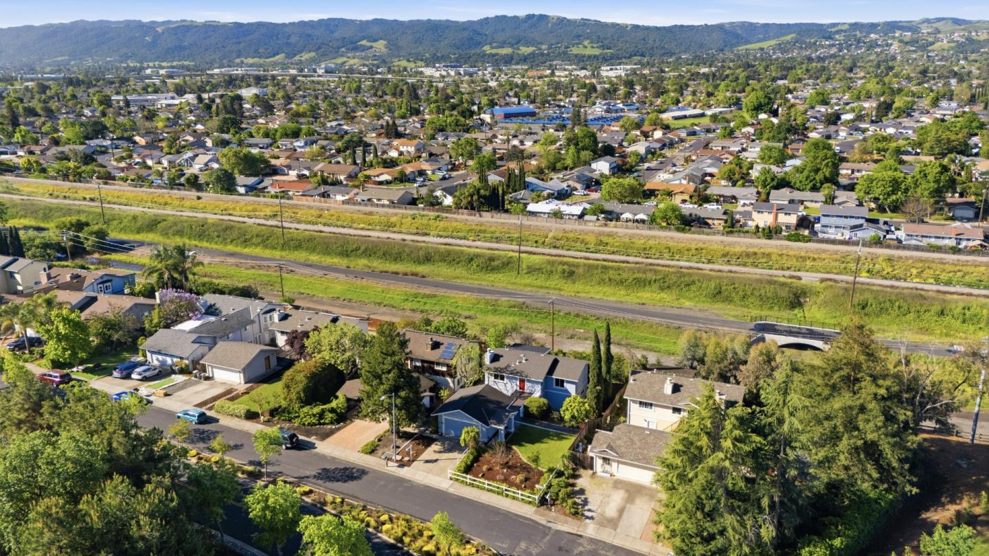 Detail Gallery Image 35 of 38 For 7516 Stagecoach Rd, Dublin,  CA 94568 - 3 Beds | 2/1 Baths