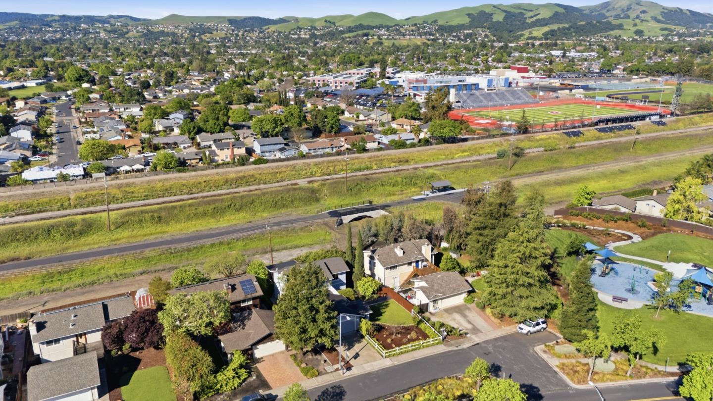 Detail Gallery Image 36 of 38 For 7516 Stagecoach Rd, Dublin,  CA 94568 - 3 Beds | 2/1 Baths