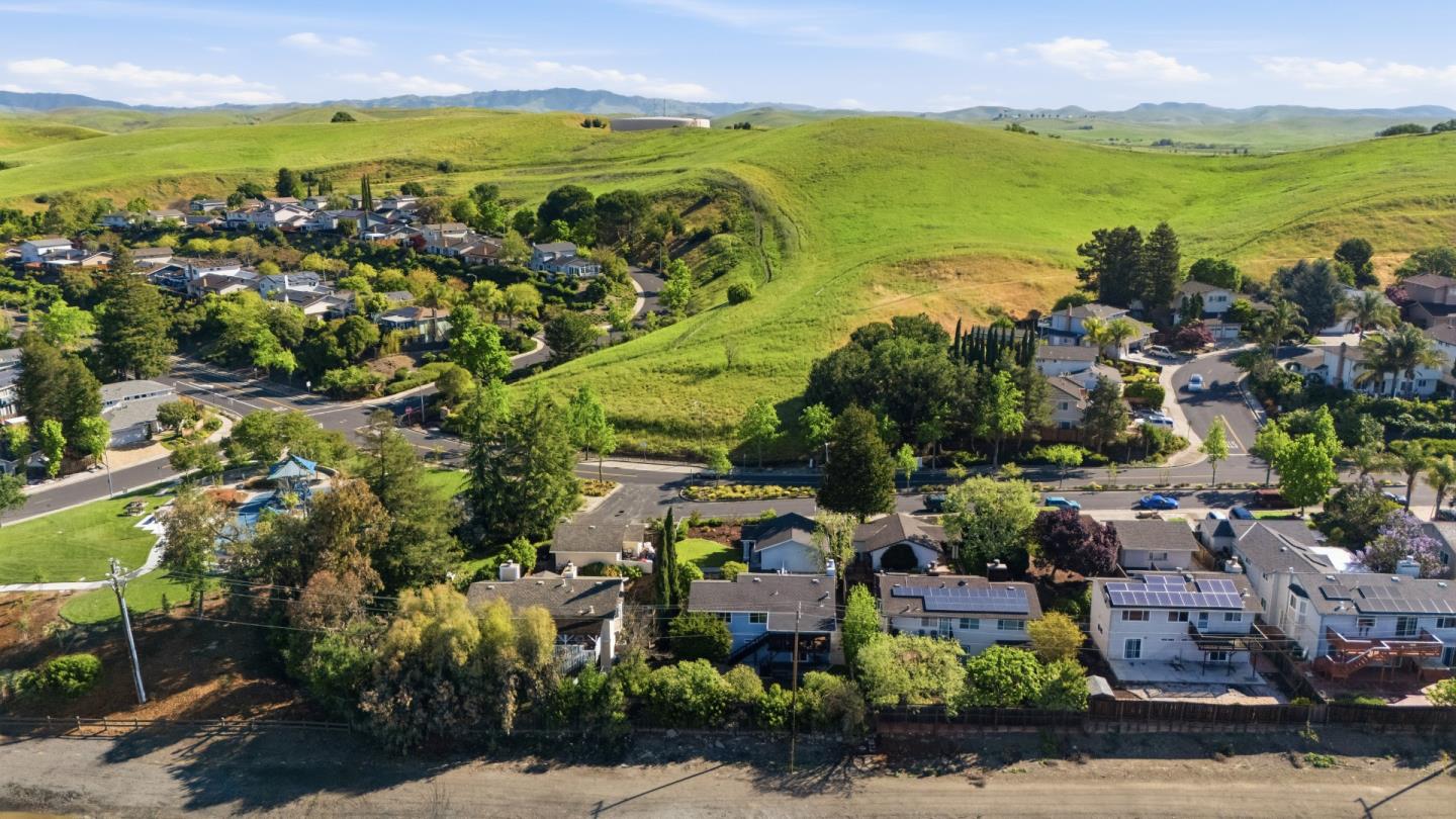 Detail Gallery Image 37 of 38 For 7516 Stagecoach Rd, Dublin,  CA 94568 - 3 Beds | 2/1 Baths