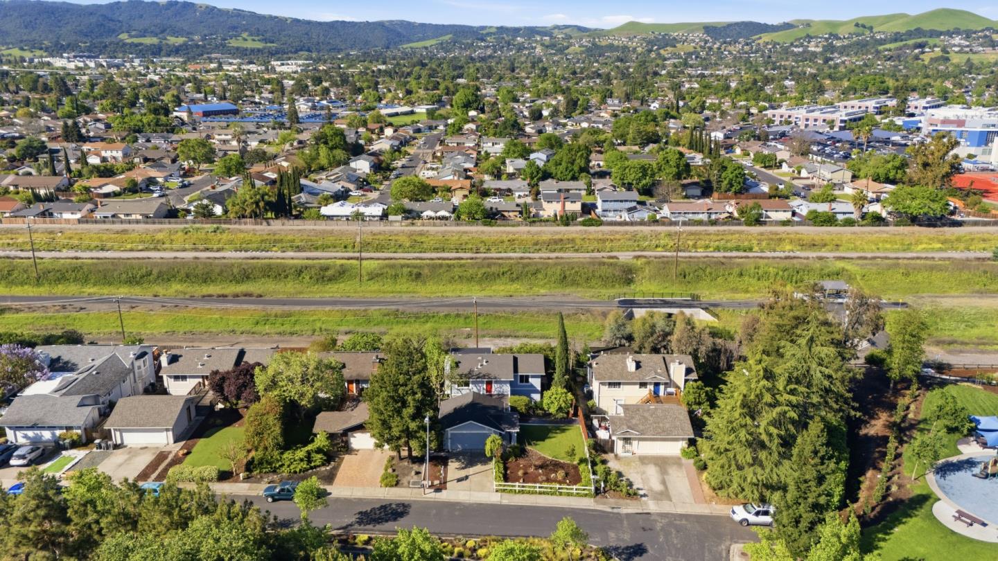 Detail Gallery Image 38 of 38 For 7516 Stagecoach Rd, Dublin,  CA 94568 - 3 Beds | 2/1 Baths