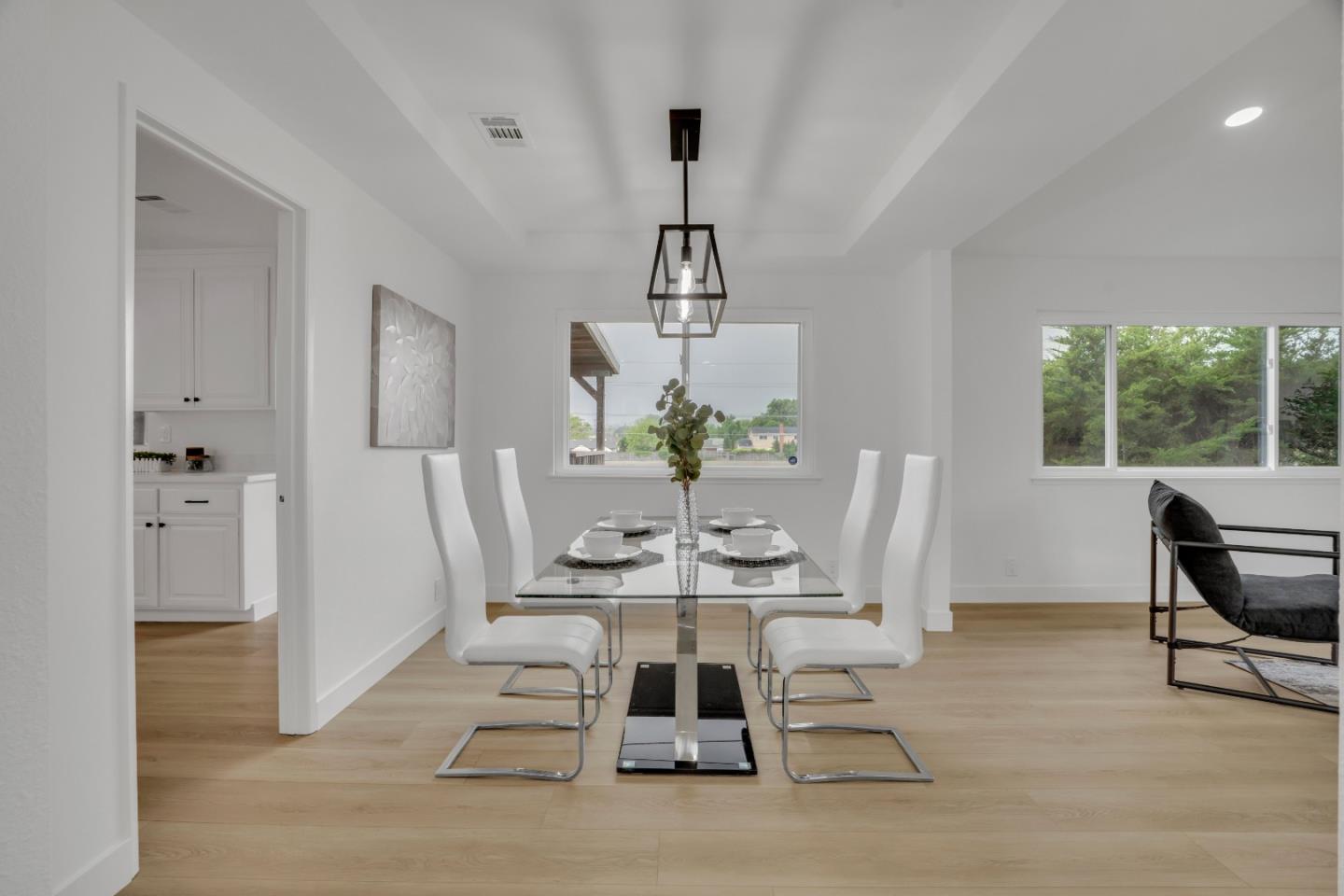 Detail Gallery Image 8 of 38 For 7516 Stagecoach Rd, Dublin,  CA 94568 - 3 Beds | 2/1 Baths