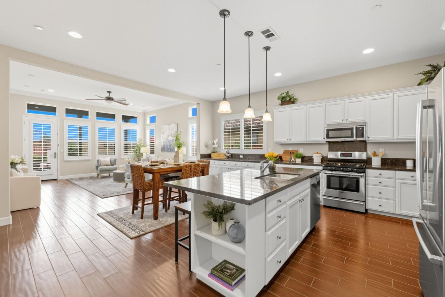 Detail Gallery Image 14 of 71 For 3716 Chiavari Way, Manteca,  CA 95337 - 3 Beds | 2/1 Baths