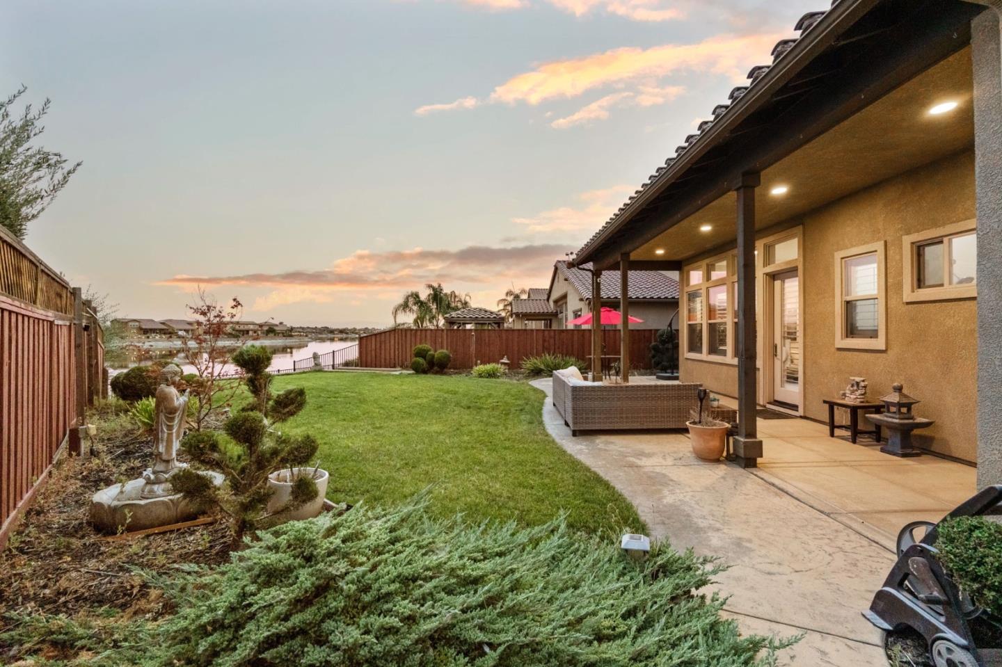 Detail Gallery Image 3 of 71 For 3716 Chiavari Way, Manteca,  CA 95337 - 3 Beds | 2/1 Baths