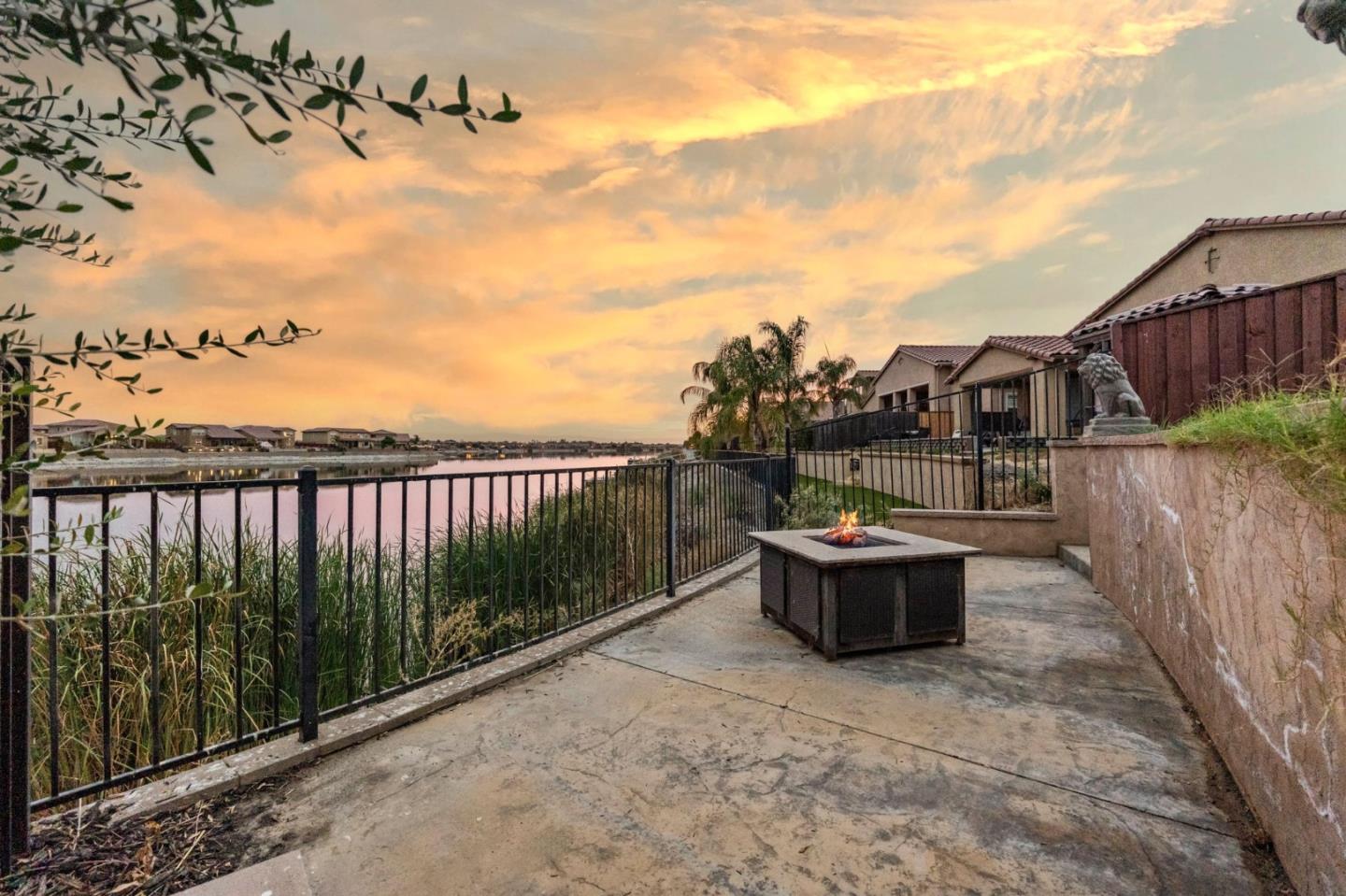 Detail Gallery Image 8 of 71 For 3716 Chiavari Way, Manteca,  CA 95337 - 3 Beds | 2/1 Baths