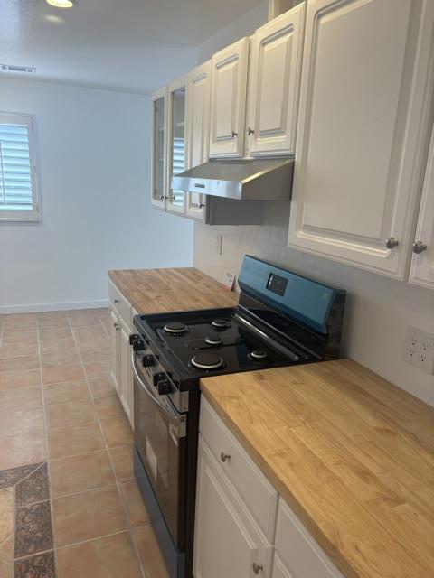 Detail Gallery Image 3 of 6 For 211 Carnoble, Hollister,  CA 95023 - 3 Beds | 2 Baths