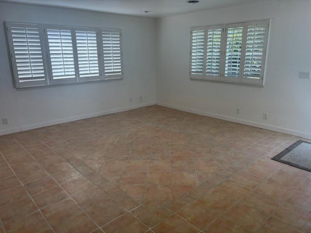 Detail Gallery Image 4 of 6 For 211 Carnoble, Hollister,  CA 95023 - 3 Beds | 2 Baths