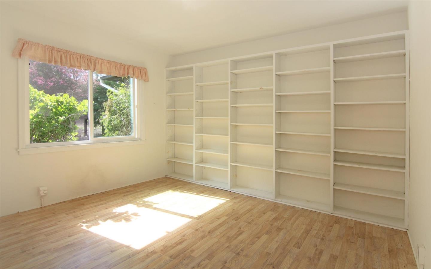 Detail Gallery Image 12 of 25 For 1251 Pacific St, Monterey,  CA 93940 - 3 Beds | 2 Baths