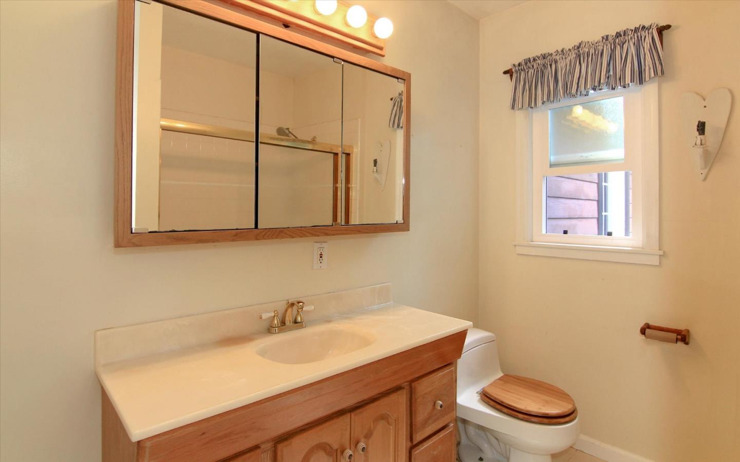 Detail Gallery Image 13 of 25 For 1251 Pacific St, Monterey,  CA 93940 - 3 Beds | 2 Baths