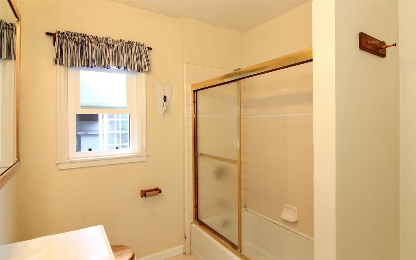 Detail Gallery Image 14 of 25 For 1251 Pacific St, Monterey,  CA 93940 - 3 Beds | 2 Baths