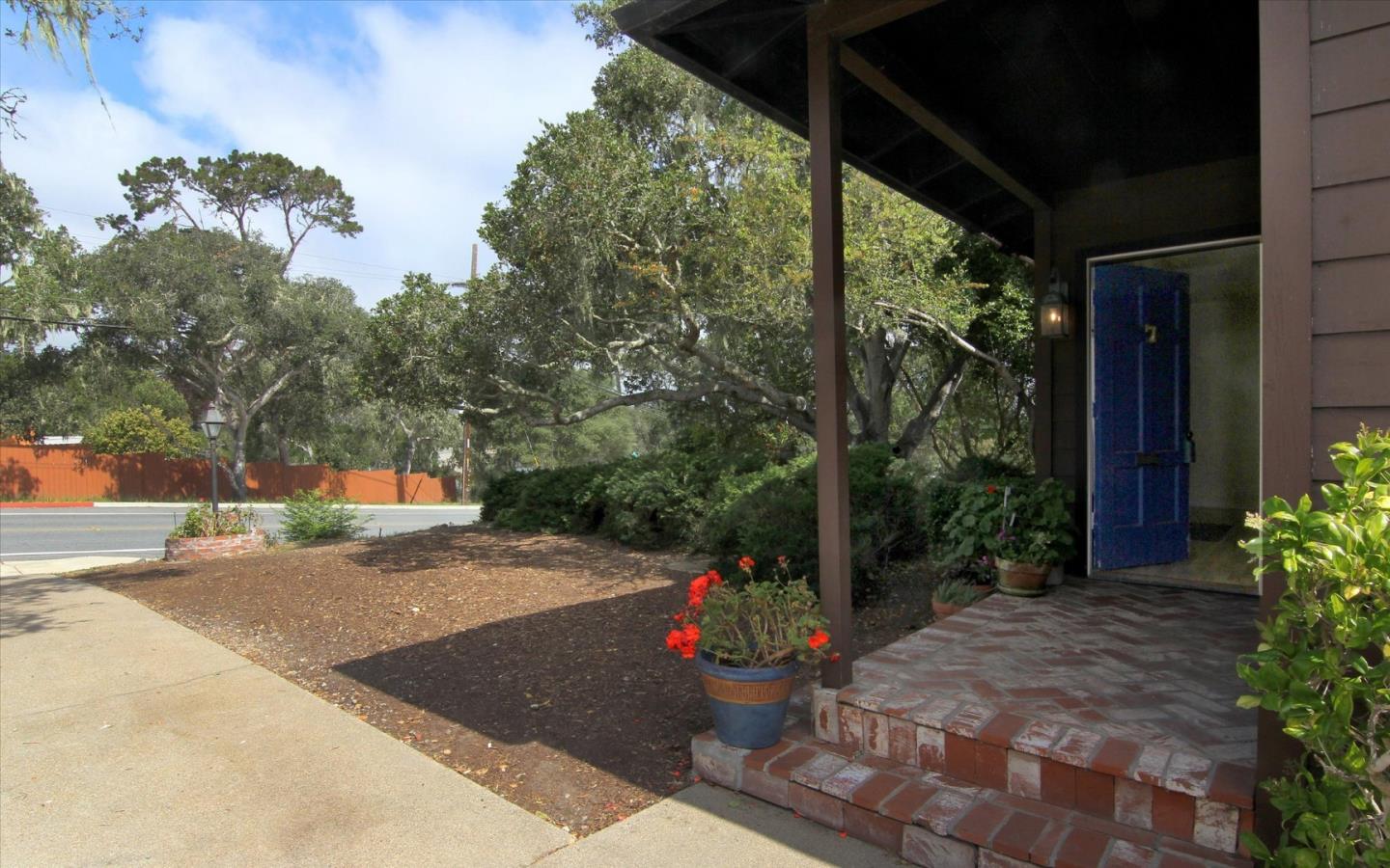 Detail Gallery Image 4 of 25 For 1251 Pacific St, Monterey,  CA 93940 - 3 Beds | 2 Baths