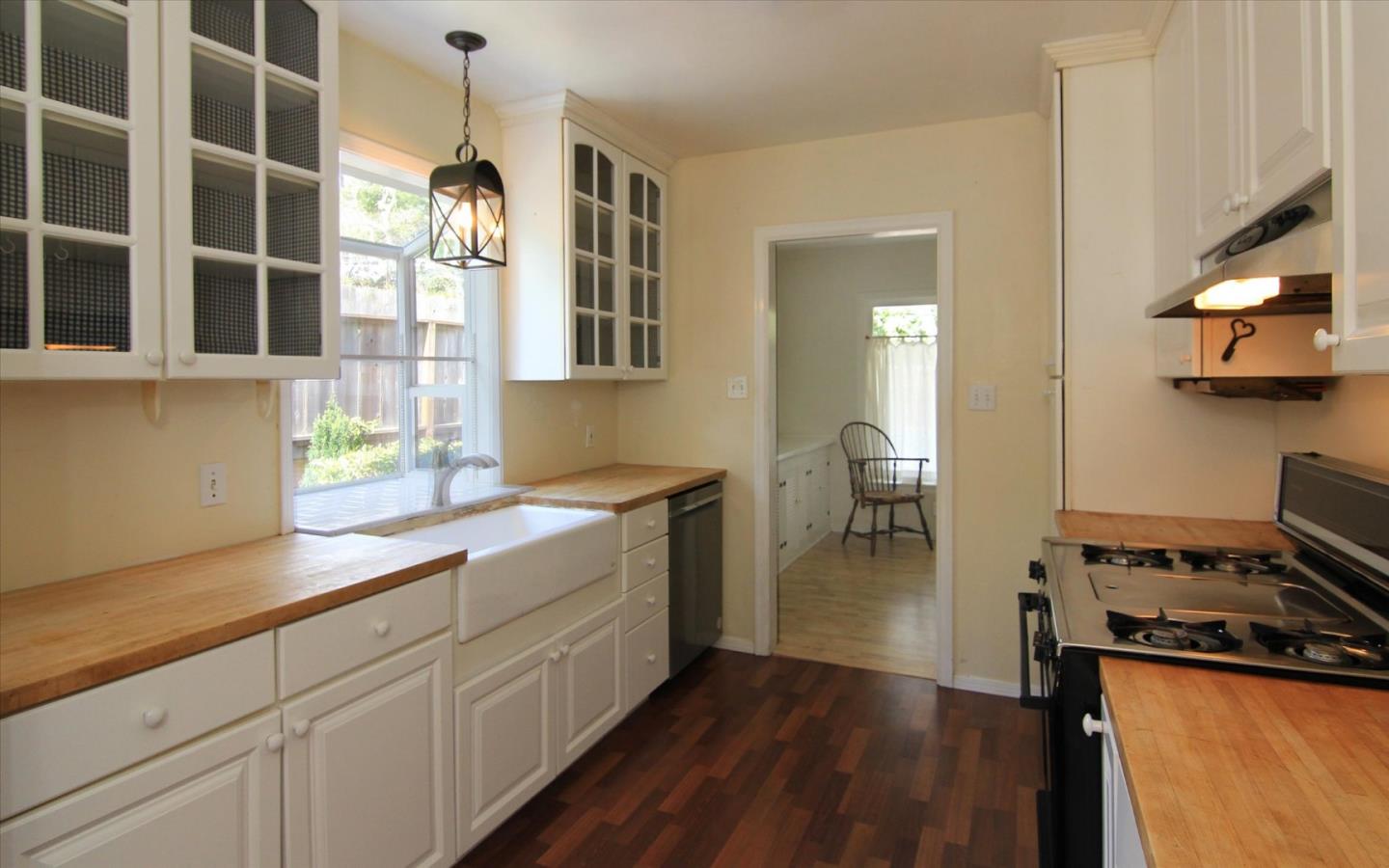 Detail Gallery Image 9 of 25 For 1251 Pacific St, Monterey,  CA 93940 - 3 Beds | 2 Baths