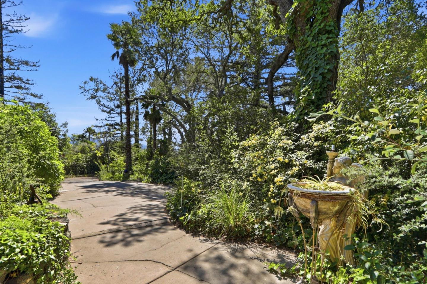 Detail Gallery Image 4 of 47 For 18211 Saratoga Los Gatos Rd, Monte Sereno,  CA 95030 - 4 Beds | 2 Baths