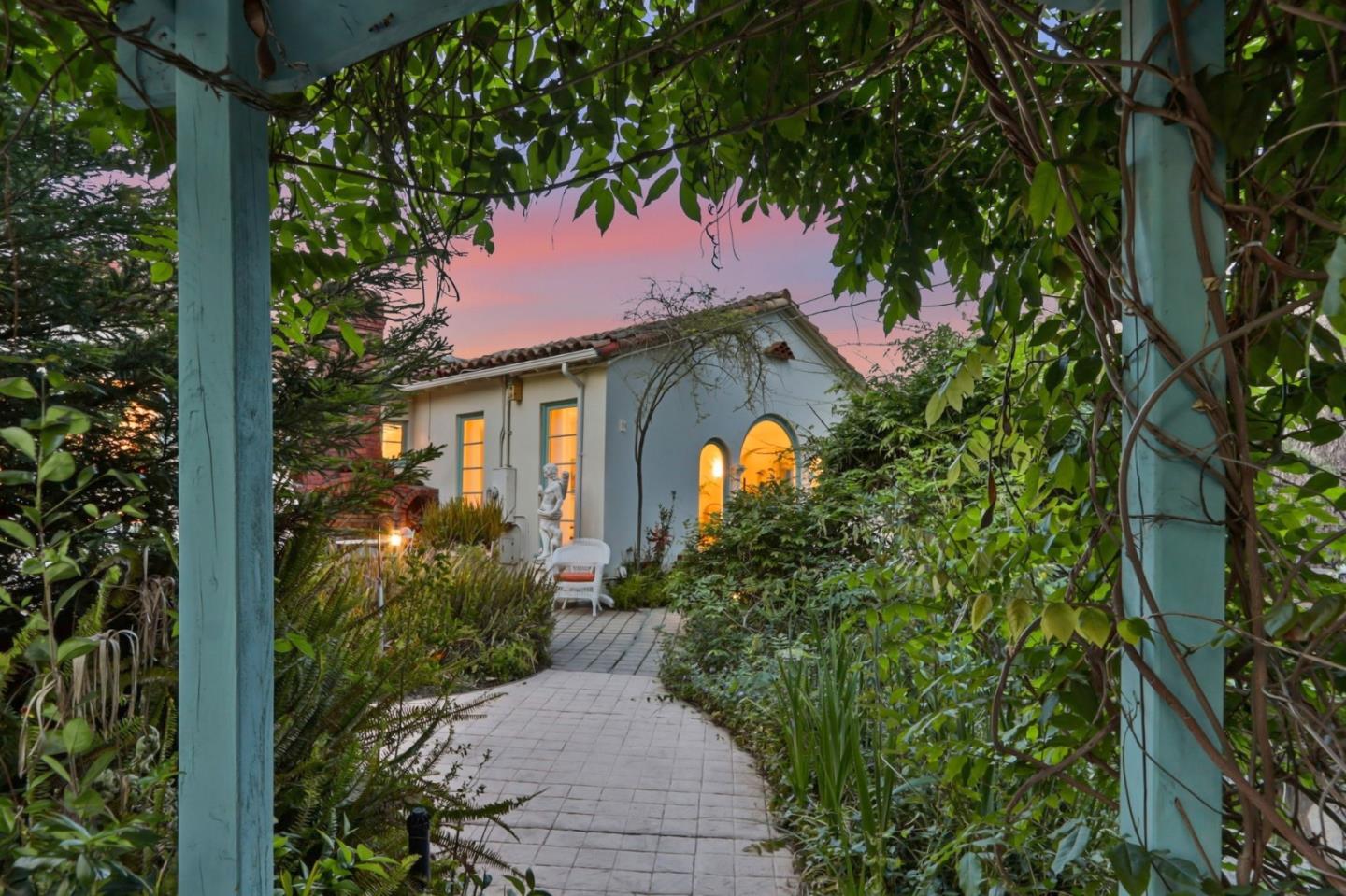 Detail Gallery Image 6 of 47 For 18211 Saratoga Los Gatos Rd, Monte Sereno,  CA 95030 - 4 Beds | 2 Baths