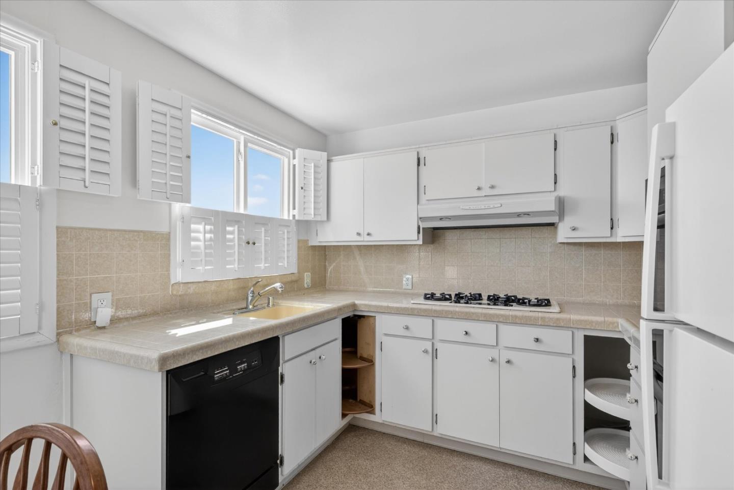 Detail Gallery Image 10 of 19 For 95 Lake Vista Ave, Daly City,  CA 94015 - 2 Beds | 1 Baths