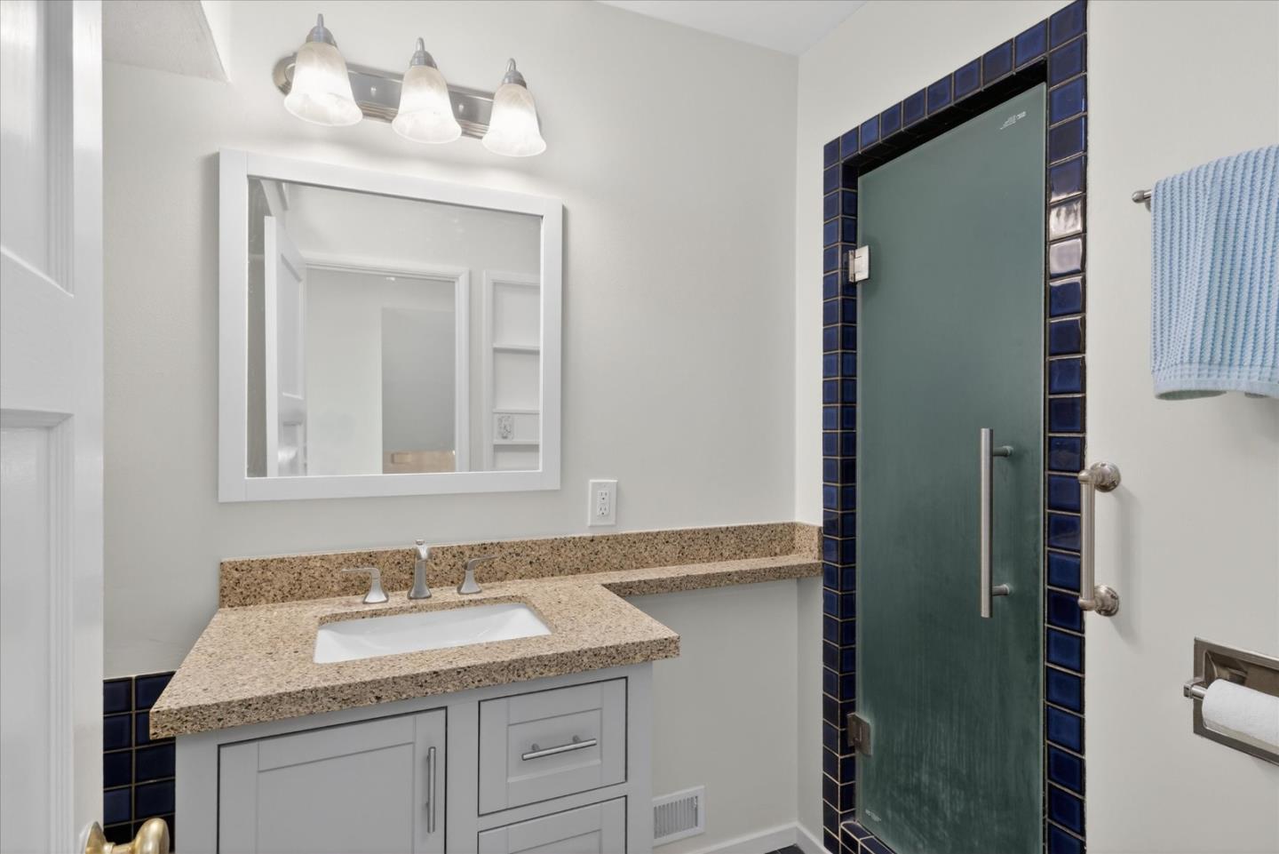 Detail Gallery Image 12 of 19 For 95 Lake Vista Ave, Daly City,  CA 94015 - 2 Beds | 1 Baths