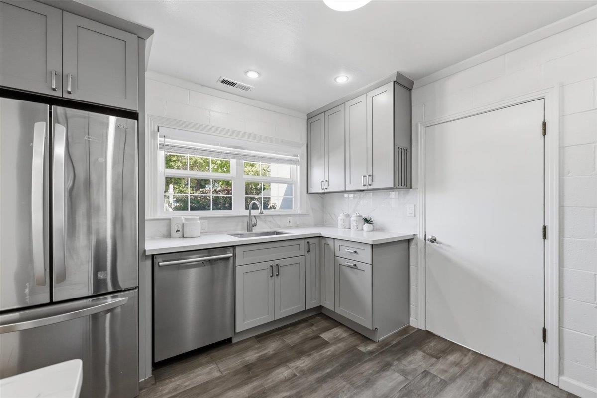 Detail Gallery Image 27 of 97 For 1019 Riverton Dr, San Carlos,  CA 94070 - 3 Beds | 1 Baths