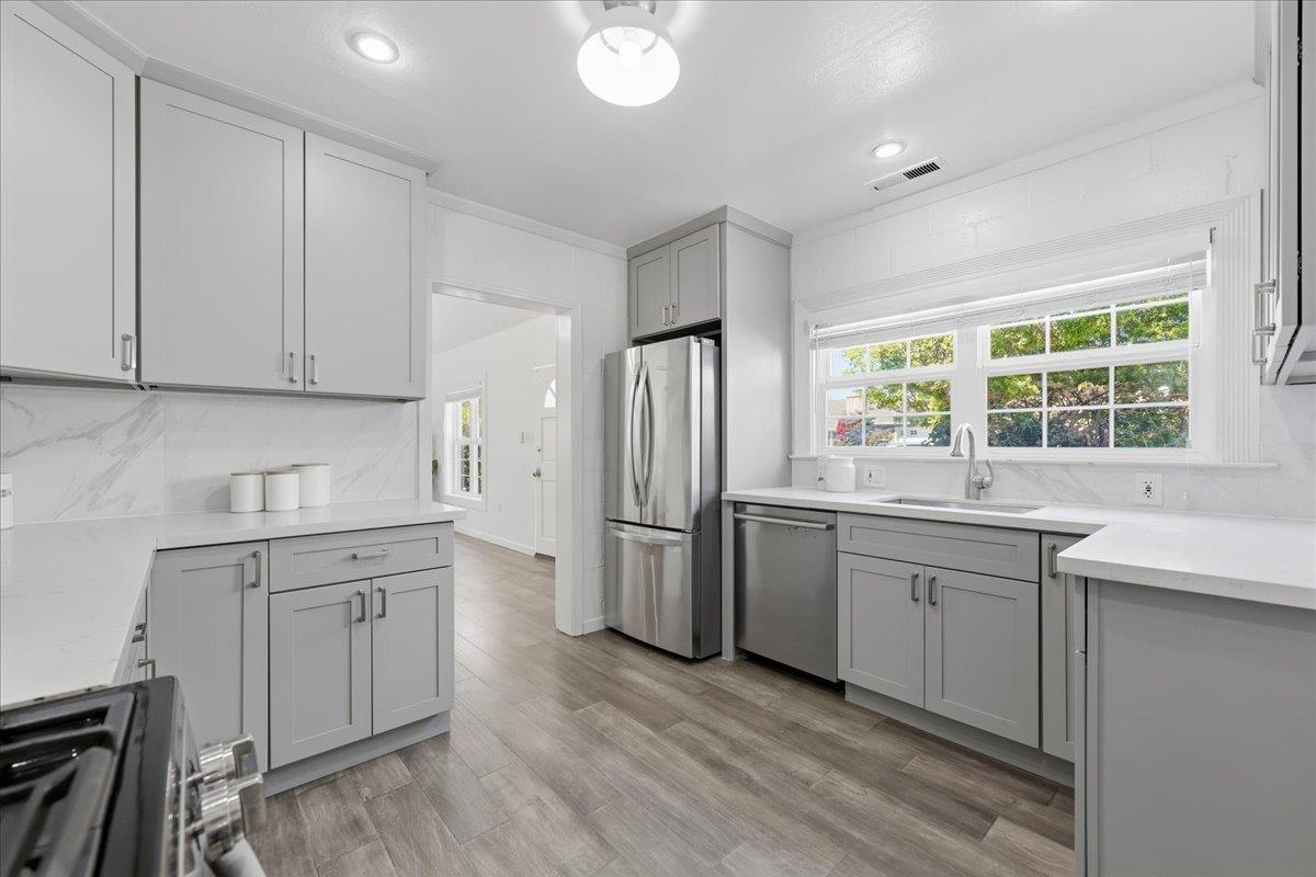 Detail Gallery Image 29 of 97 For 1019 Riverton Dr, San Carlos,  CA 94070 - 3 Beds | 1 Baths