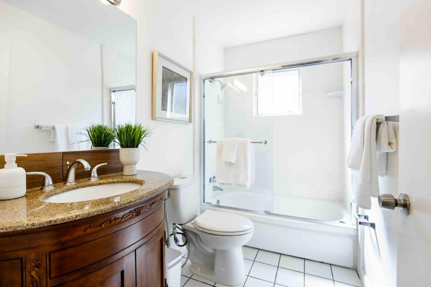 Detail Gallery Image 12 of 19 For 10101 Richwood Dr, Cupertino,  CA 95014 - 3 Beds | 2 Baths