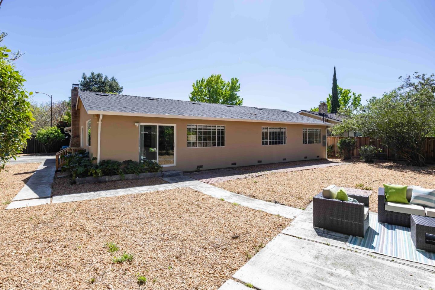 Detail Gallery Image 16 of 19 For 10101 Richwood Dr, Cupertino,  CA 95014 - 3 Beds | 2 Baths