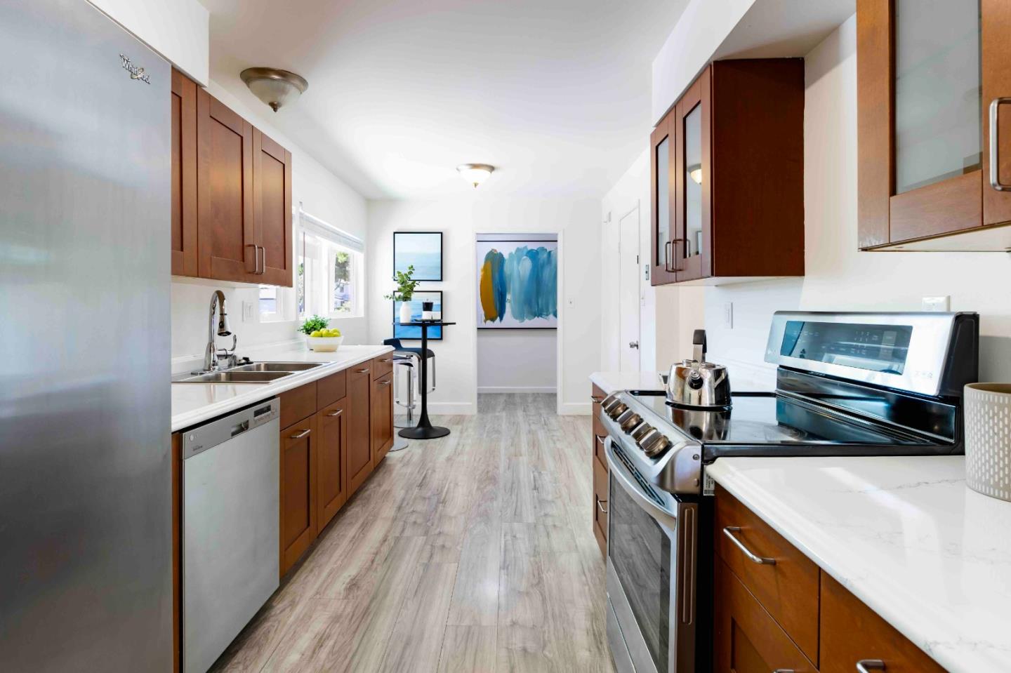 Detail Gallery Image 8 of 19 For 10101 Richwood Dr, Cupertino,  CA 95014 - 3 Beds | 2 Baths