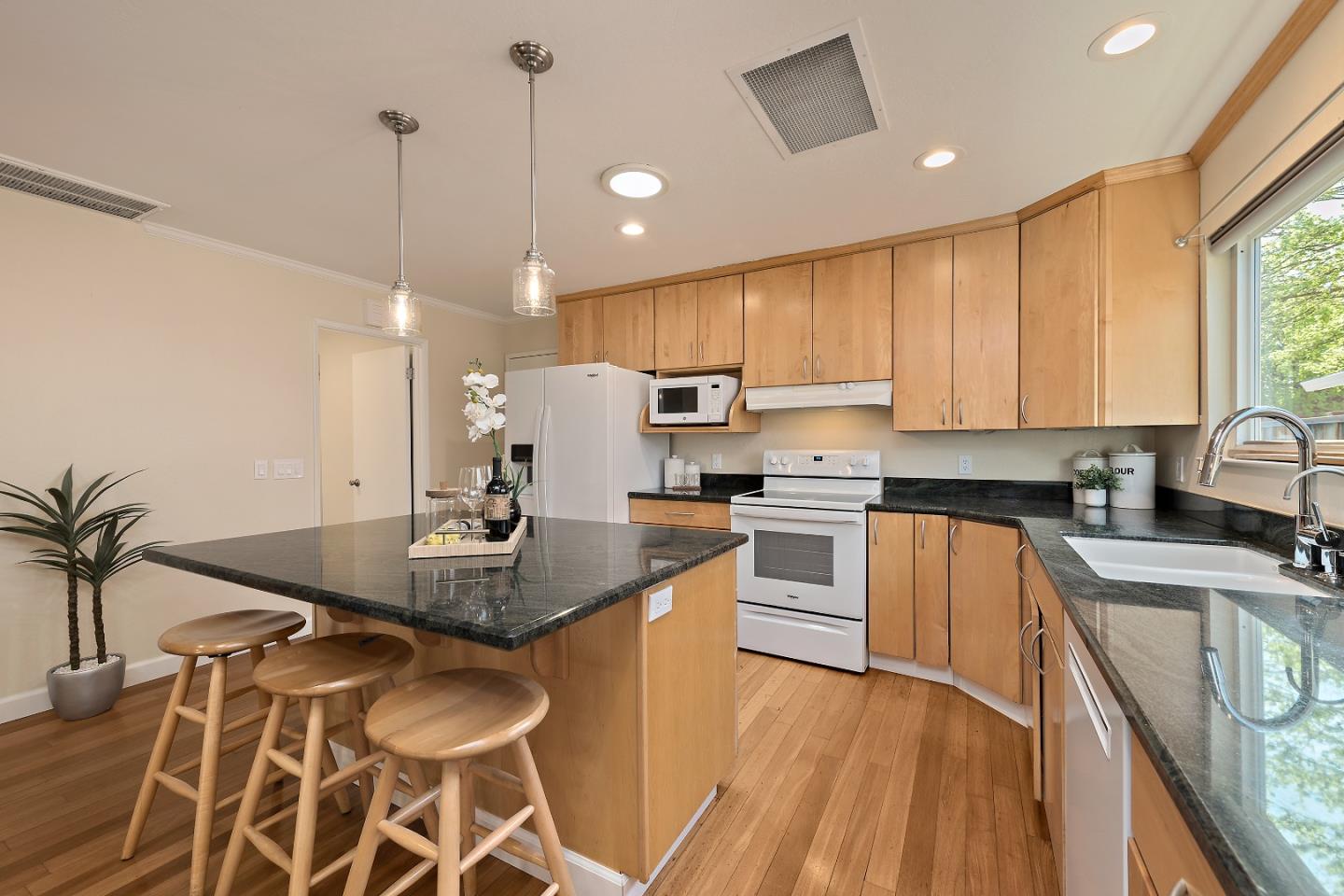 Detail Gallery Image 12 of 29 For 1527 Fields Dr, San Jose,  CA 95129 - 3 Beds | 2 Baths