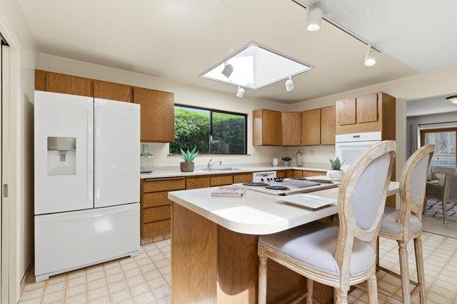 Detail Gallery Image 12 of 42 For 425 Exeter Pl, Marina,  CA 93933 - 4 Beds | 2 Baths