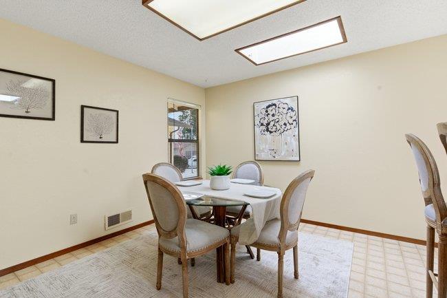 Detail Gallery Image 9 of 42 For 425 Exeter Pl, Marina,  CA 93933 - 4 Beds | 2 Baths