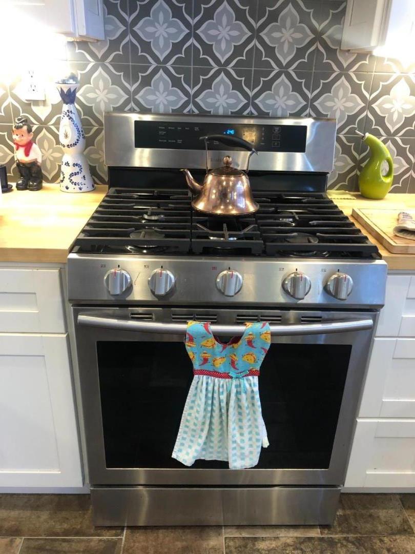 Detail Gallery Image 10 of 25 For 10864 Peerless Ct, Oakland,  CA 94603 - 3 Beds | 2/1 Baths