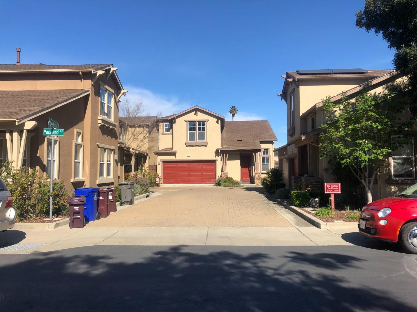 Detail Gallery Image 2 of 25 For 10864 Peerless Ct, Oakland,  CA 94603 - 3 Beds | 2/1 Baths