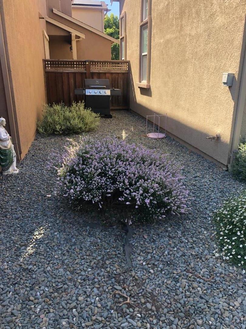 Detail Gallery Image 6 of 25 For 10864 Peerless Ct, Oakland,  CA 94603 - 3 Beds | 2/1 Baths