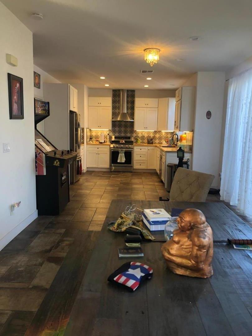 Detail Gallery Image 7 of 25 For 10864 Peerless Ct, Oakland,  CA 94603 - 3 Beds | 2/1 Baths