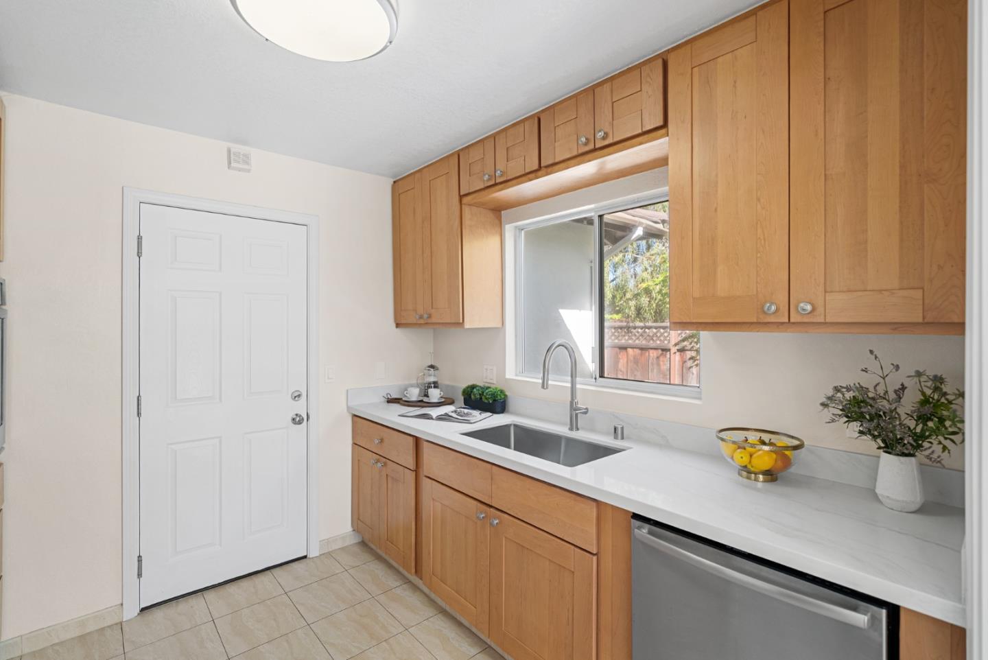 Detail Gallery Image 11 of 28 For 966 Chelan Dr, Sunnyvale,  CA 94087 - 3 Beds | 2 Baths