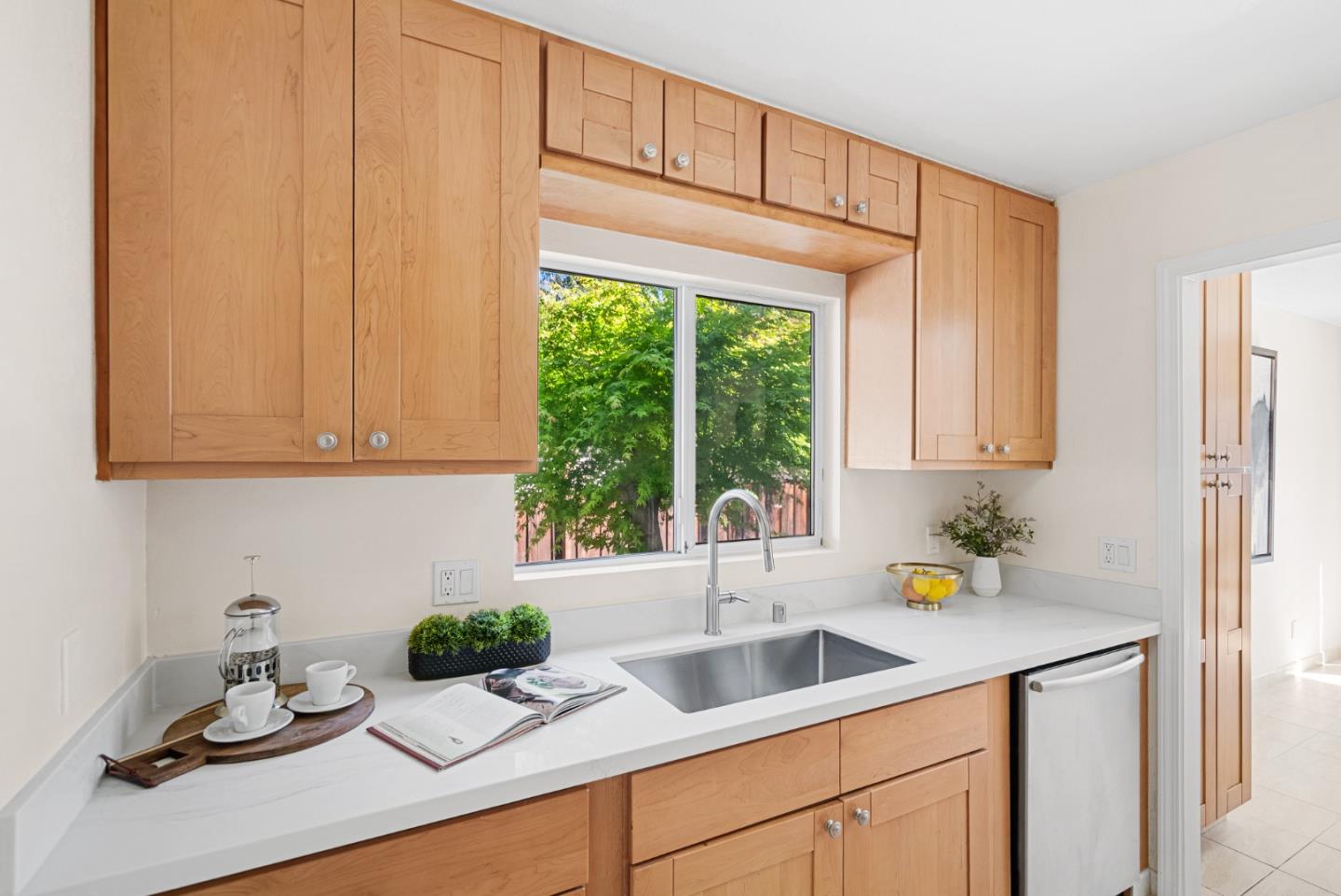 Detail Gallery Image 12 of 28 For 966 Chelan Dr, Sunnyvale,  CA 94087 - 3 Beds | 2 Baths