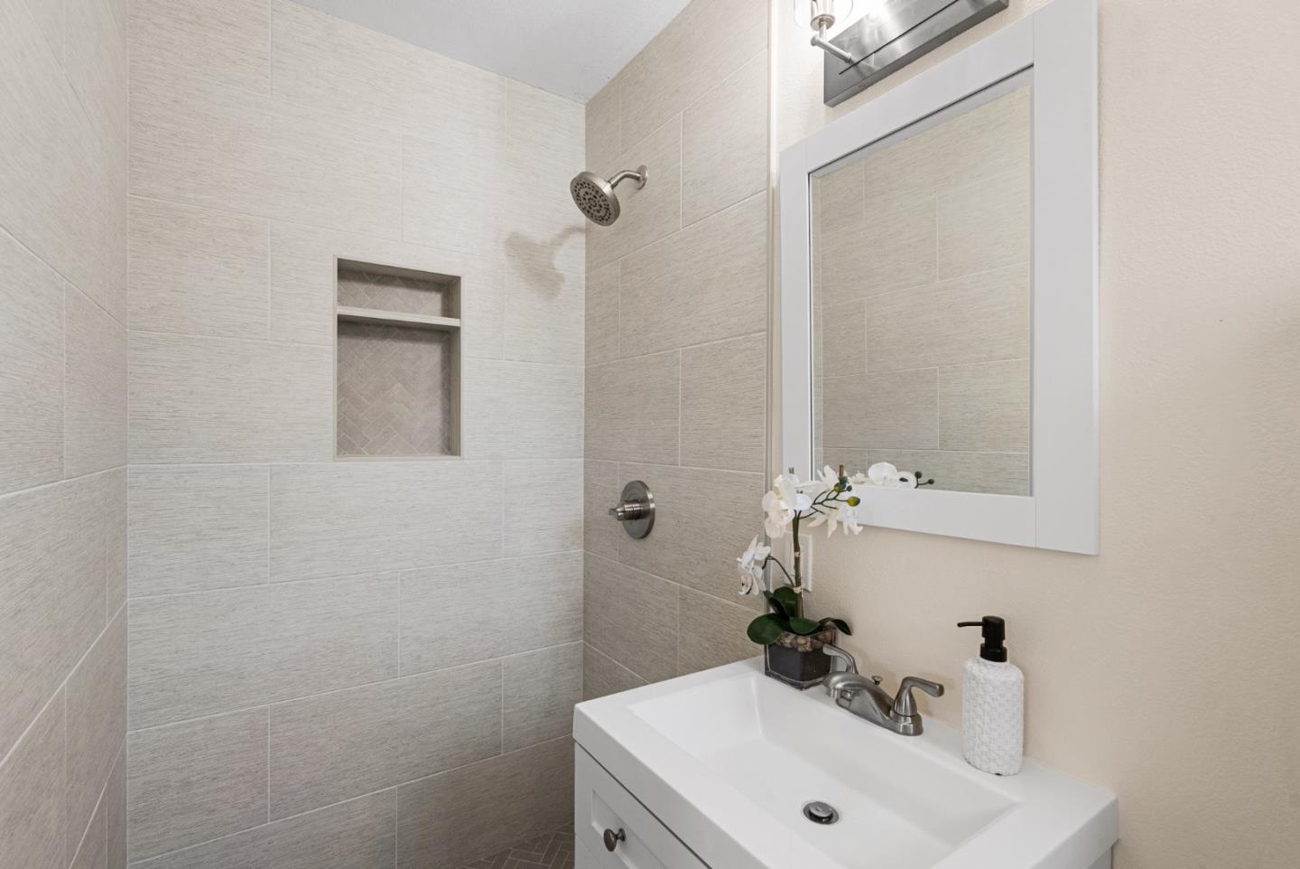 Detail Gallery Image 17 of 28 For 966 Chelan Dr, Sunnyvale,  CA 94087 - 3 Beds | 2 Baths