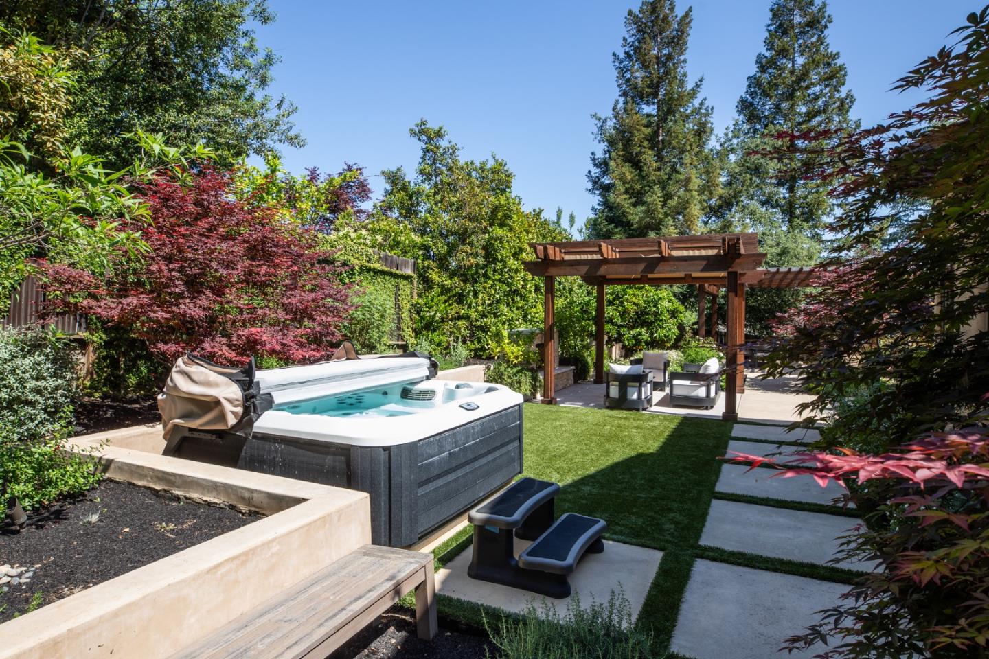 Detail Gallery Image 35 of 43 For 795 Nash Rd, Los Altos,  CA 94024 - 4 Beds | 4/1 Baths