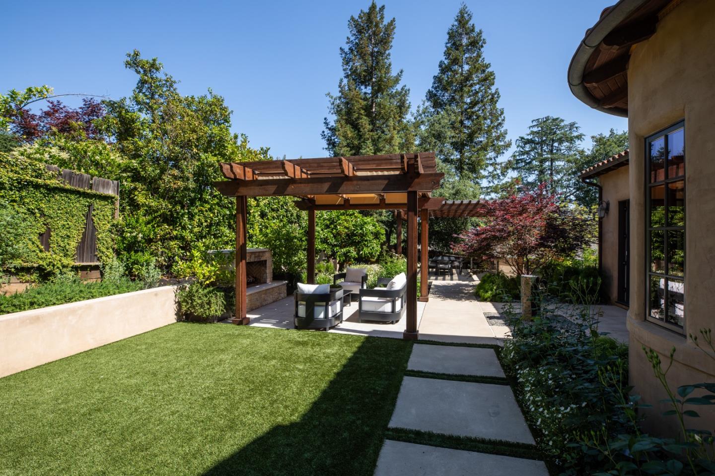 Detail Gallery Image 36 of 43 For 795 Nash Rd, Los Altos,  CA 94024 - 4 Beds | 4/1 Baths