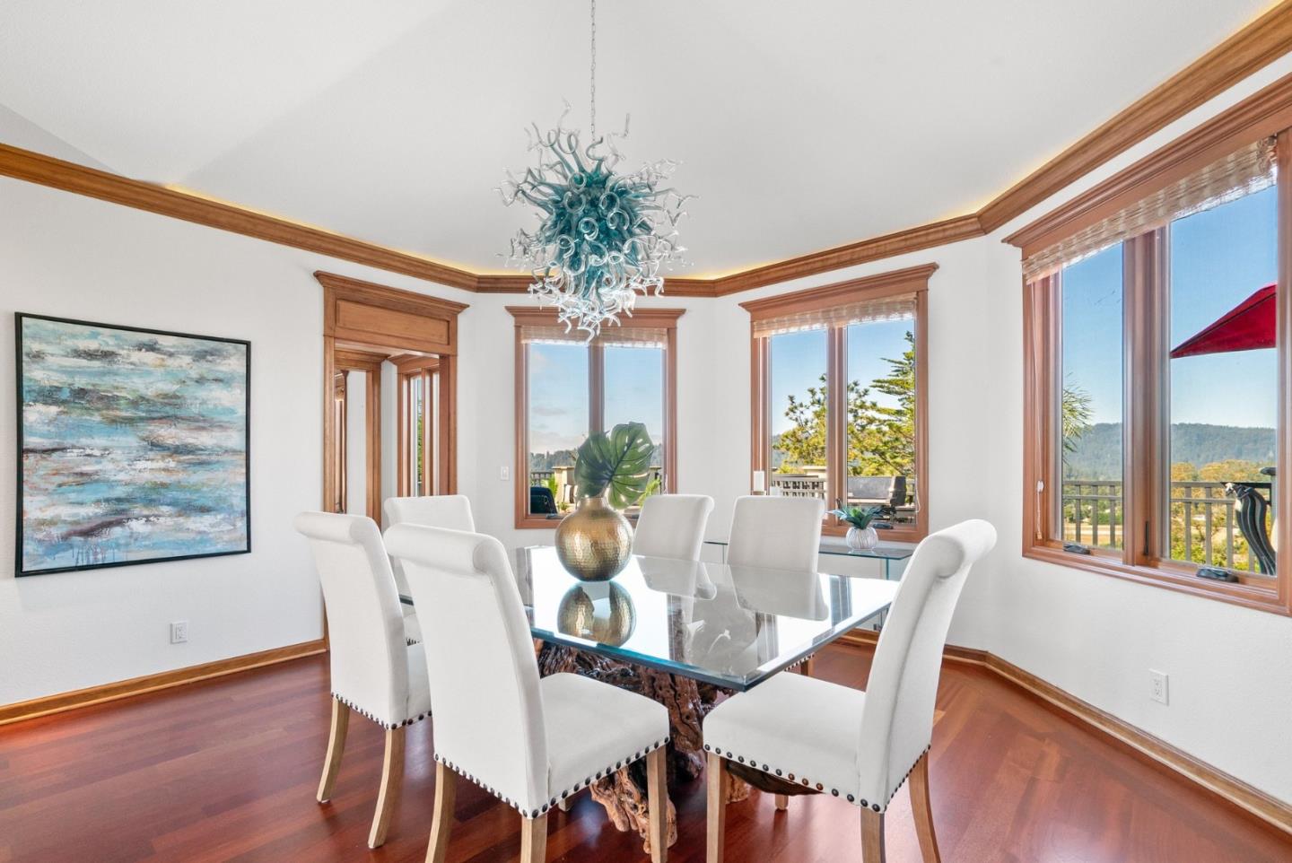 Detail Gallery Image 11 of 102 For 17 Kite Hill Rd, Santa Cruz,  CA 95060 - 4 Beds | 3/1 Baths